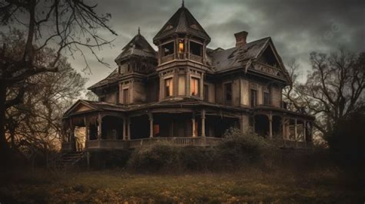 9 Real Haunted Houses In America And The Chilling Stories Behind Them