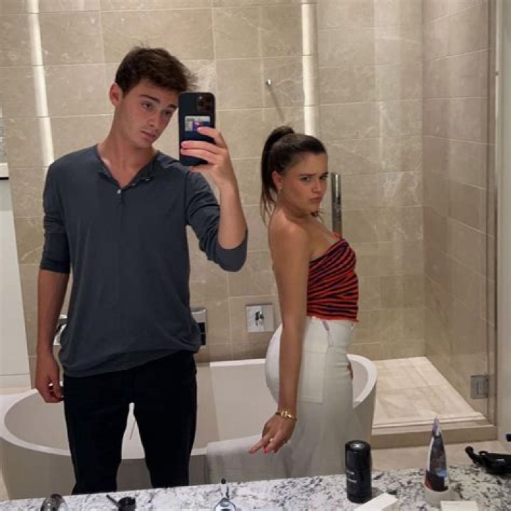 Do you know Noah Beck's sister, Chloe Schnapp?| Age , Wiki, Net worth, Bio, Height, Boyfriend?