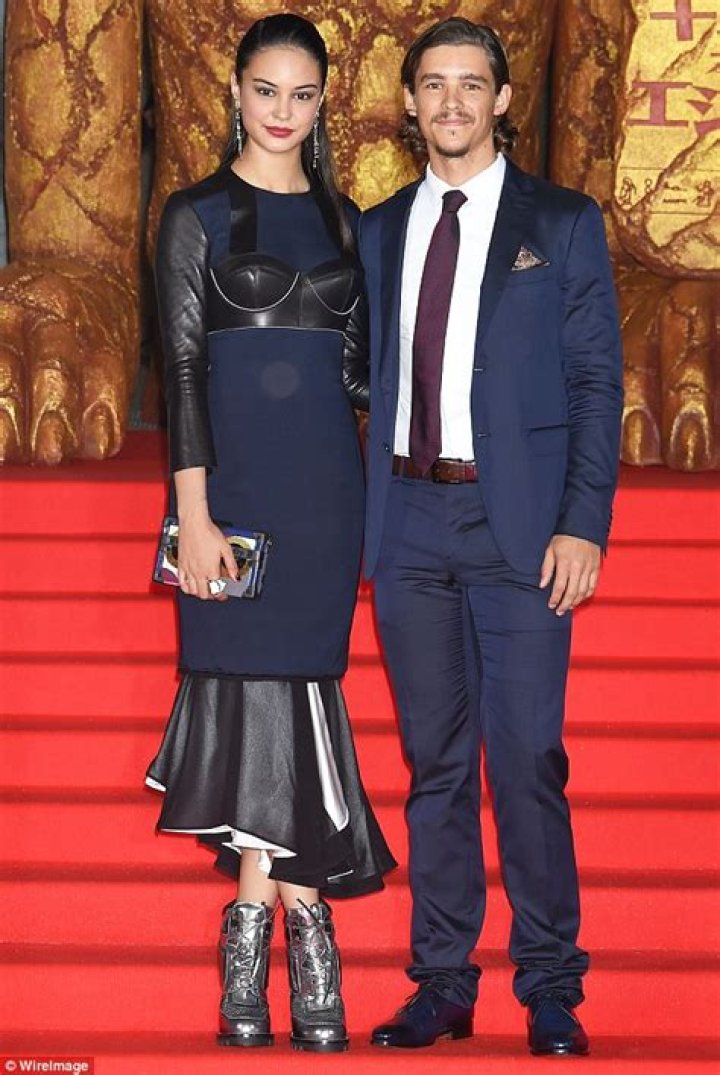 How tall is Courtney Eaton