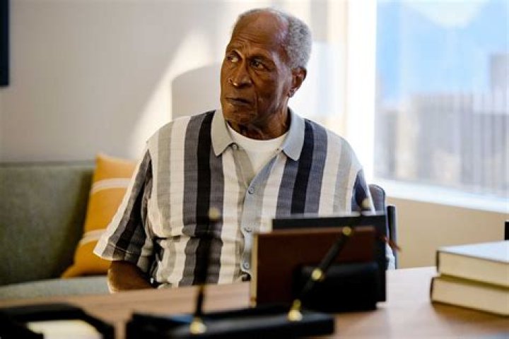How tall is John Amos