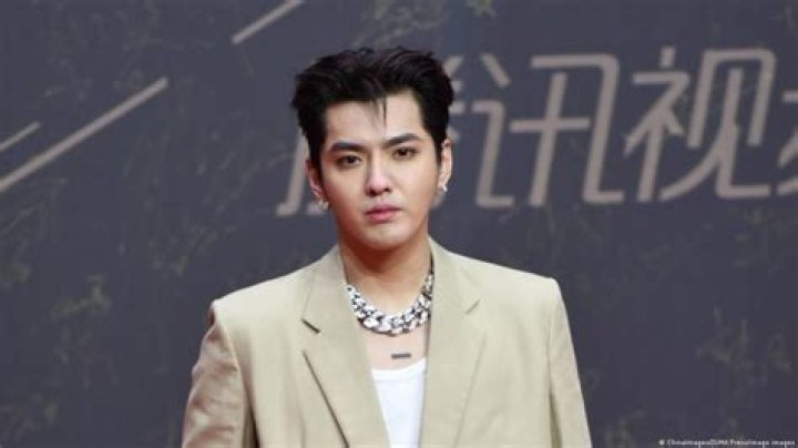 How tall is Kris Wu