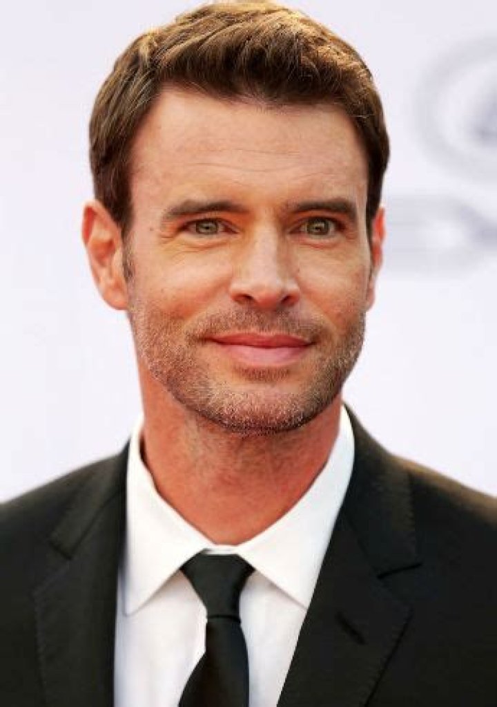 How tall is Scott Foley