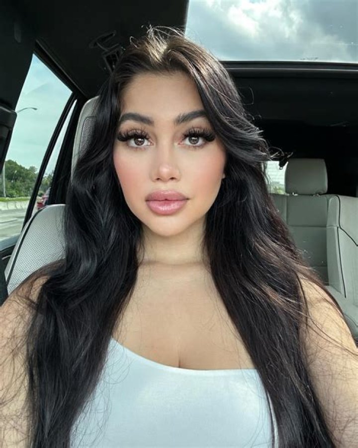 Jailyne Ojeda Faces Criticism Regarding Her Plastic Surgery – Celebsgraphy