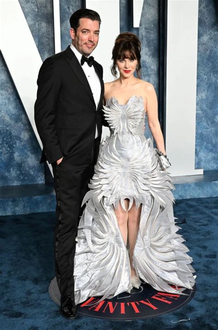 Johnathan Scott and Zooey Deschanel Are officially Enagaged!
